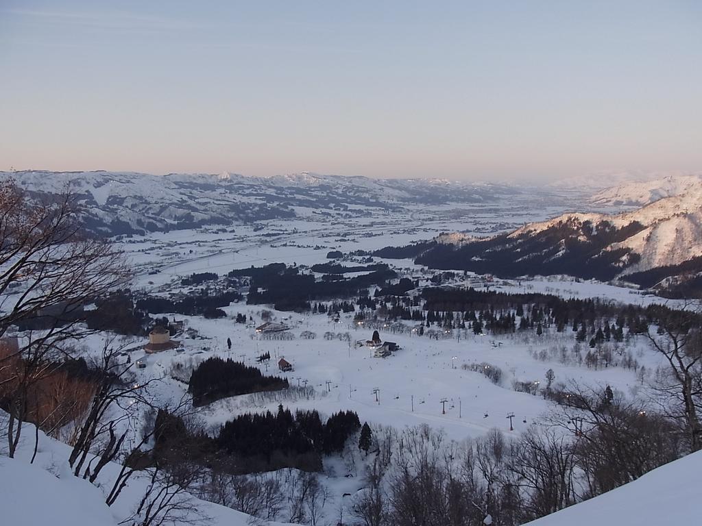 Hotel New Mondo Yuzawa  Exteriör bild